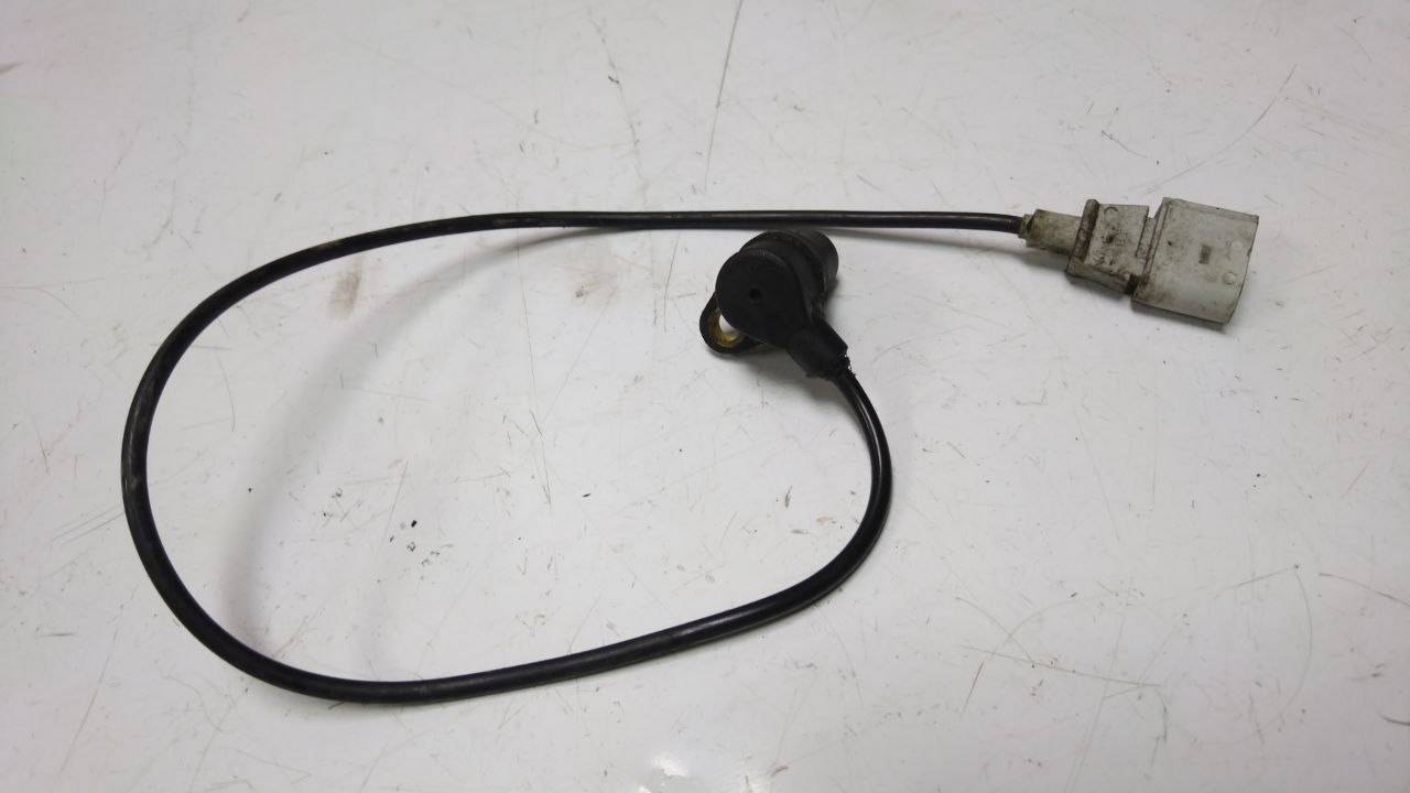 датчик коленвала Volkswagen Passat B5 (1996 - 2001), 1.6 л., бензин - фото №1