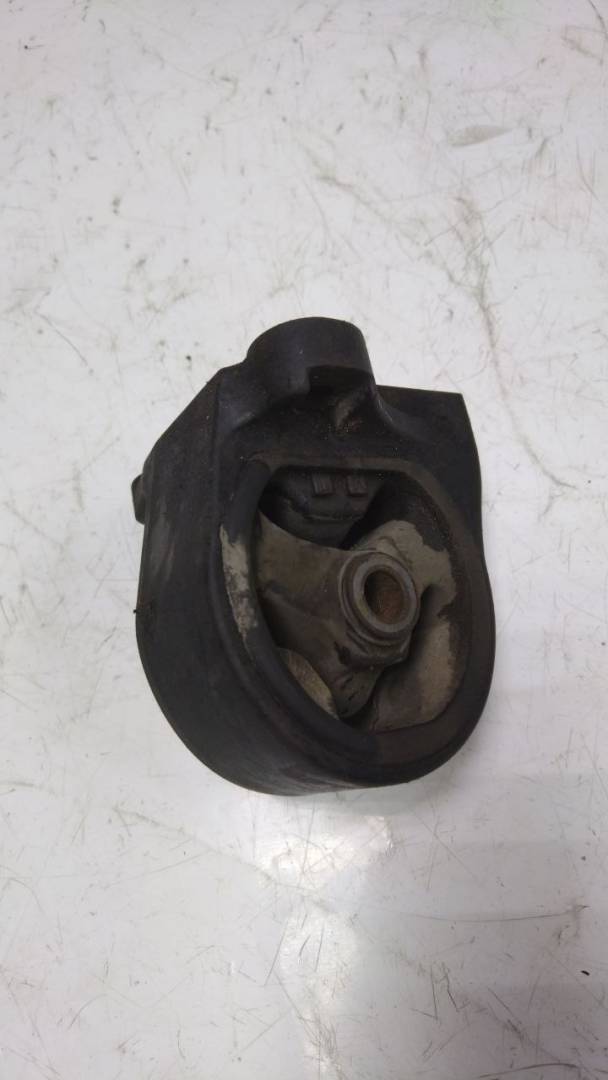 подушка крепления двигателя Honda Civic 7 поколение 2001, 1.6 л., бензин, седан - фото №1