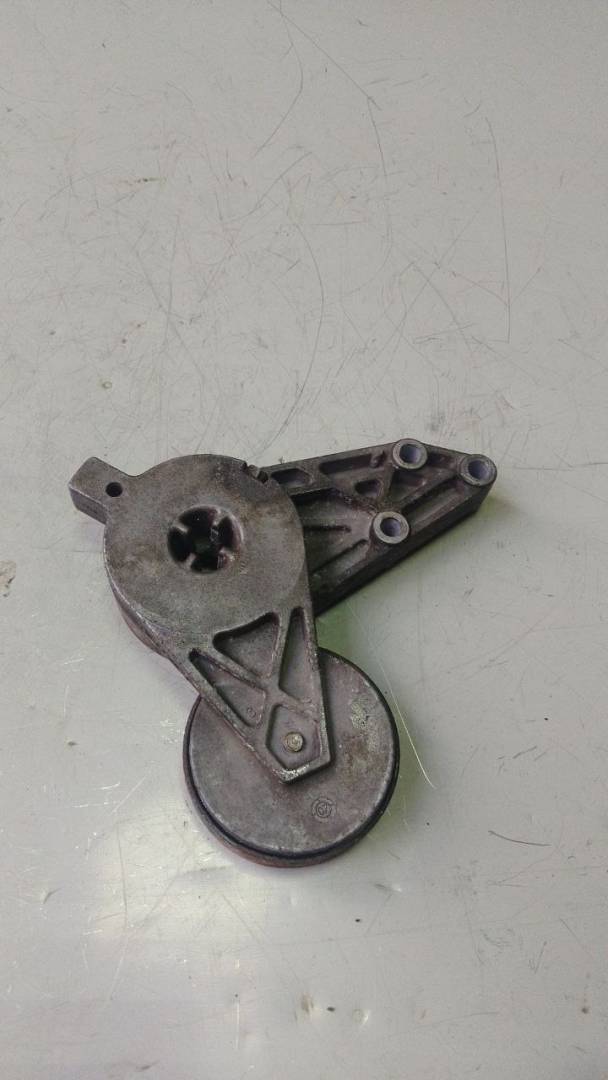 ролик натяжителя Volkswagen Passat B5 (1996 - 2001), 1.6 л., бензин - фото №1