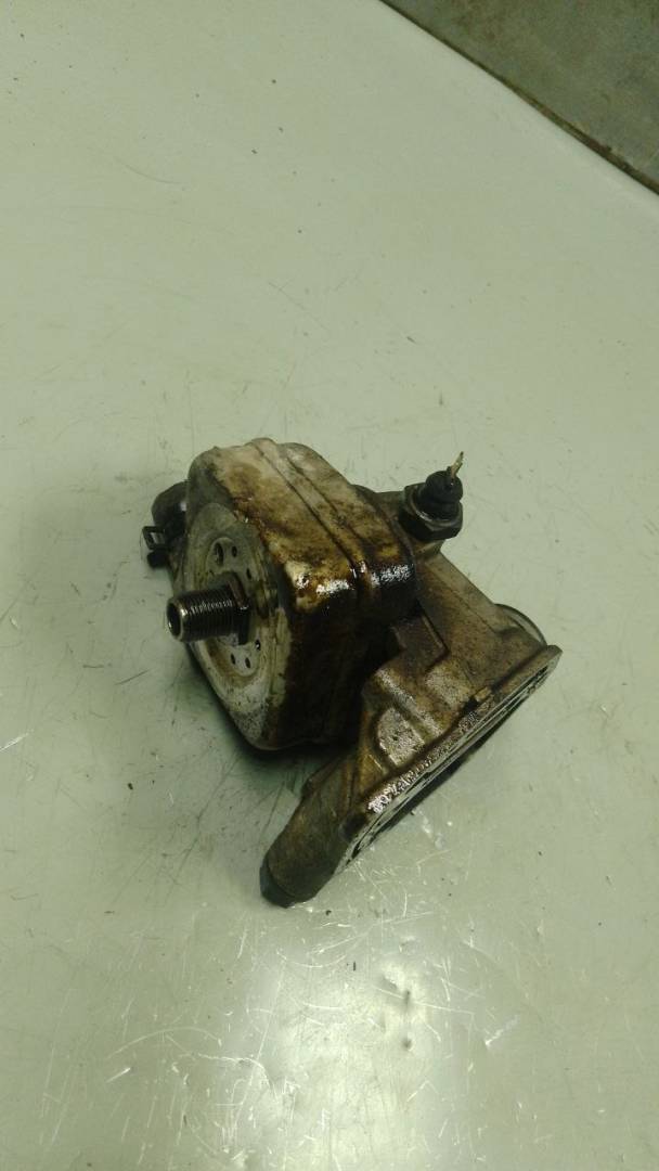 теплообменник масляного фильтра Volkswagen Passat B5 1999, 1.6 л., бензин, 06A115617 - фото №1