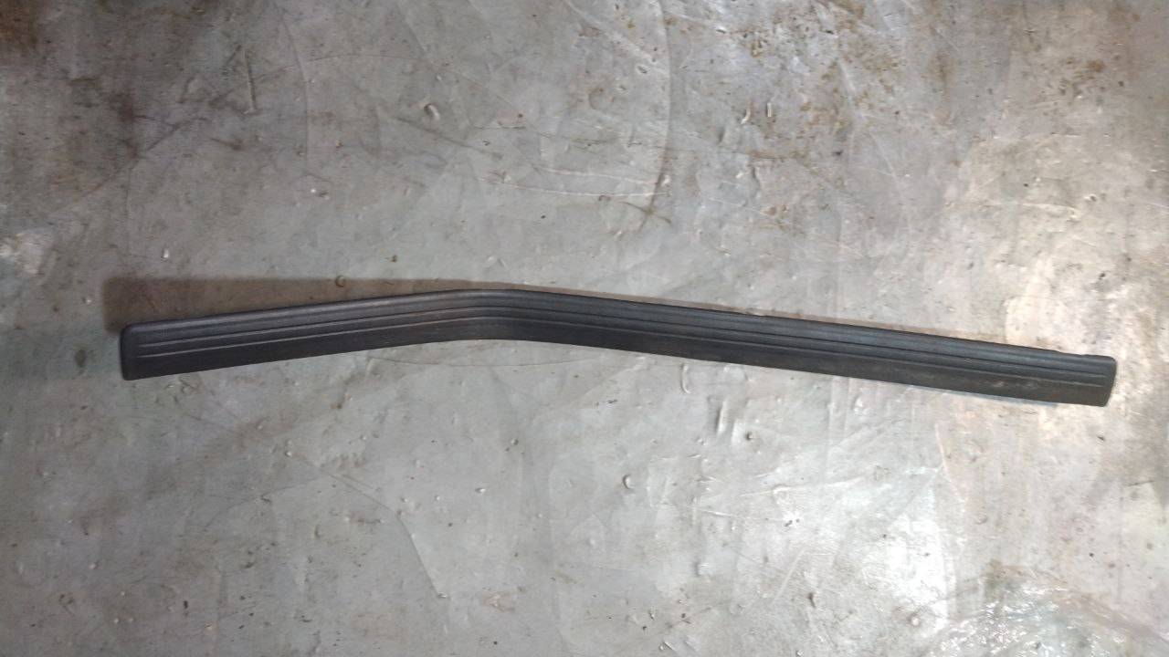 накладка на порог внутренняя Nissan Almera N16 2000, хетчбэк 3 дв., 769BOBM600 - фото №1