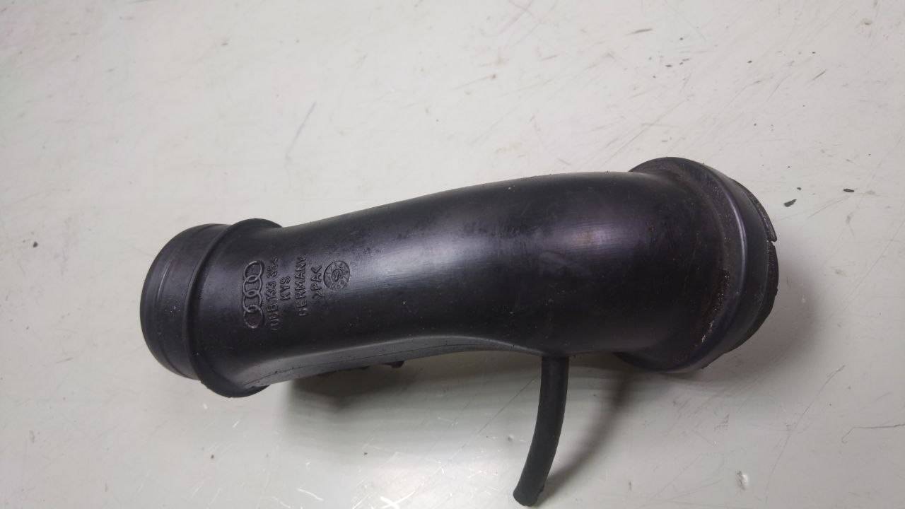 патрубок воздушного фильтра Volkswagen Passat B5 1999, 1.6 л., бензин, 06B133354 - фото №1