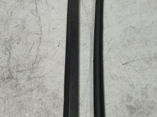 Уплотнитель стекла Ford Transit Connect 1 поколение 2009