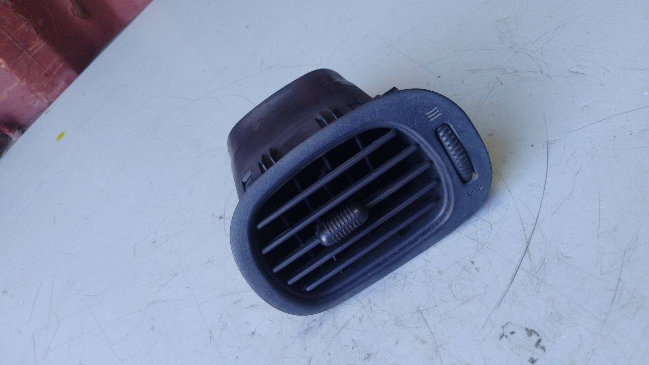 дефлектор обдува салона Chrysler Voyager 4 поколение (2001 - 2004), OSC95TRMAA - фото №1