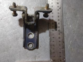 петля двери Mitsubishi Lancer 9 поколение (2003 - 2010), MR302270