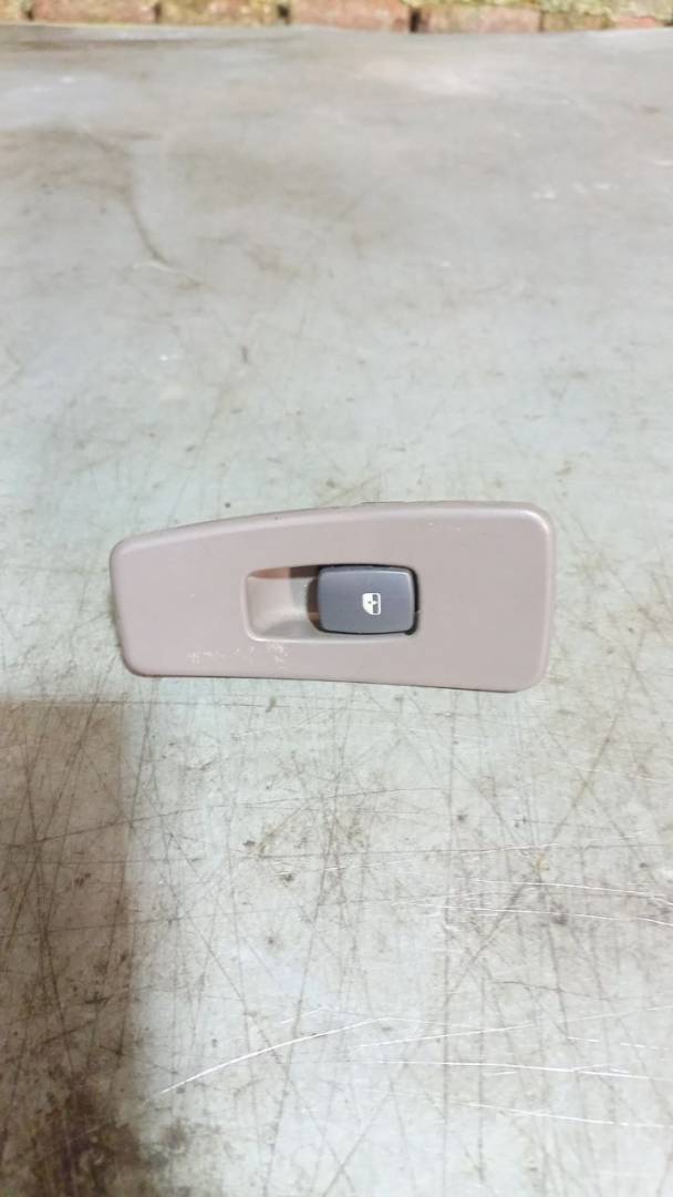 кнопка стеклоподъемника двери задней правой Chrysler Pacifica 1 поколение (2003 - 2008), 04685984AAC, 04685984AA, 7744021, 30505L3304 - фото №1