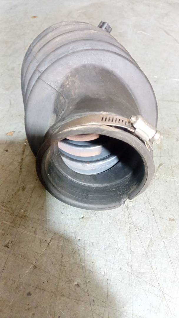 патрубок воздушного фильтра Dodge Caravan 4 поколение (2000 - 2007), 3.8 л., бензин, 04861414AD - фото №1