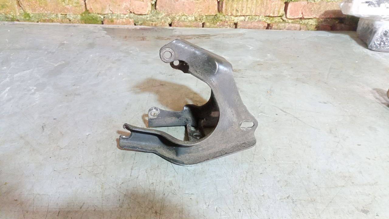 кронштейн двигателя Dodge Caravan 3 поколение (1995 - 2000), 3.0 л., бензин - фото №1