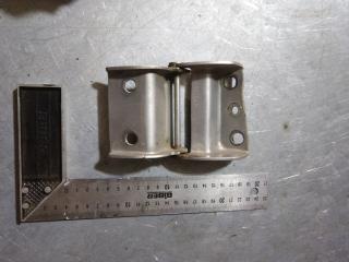 петля крышки багажника Chrysler Voyager 4 поколение 2003