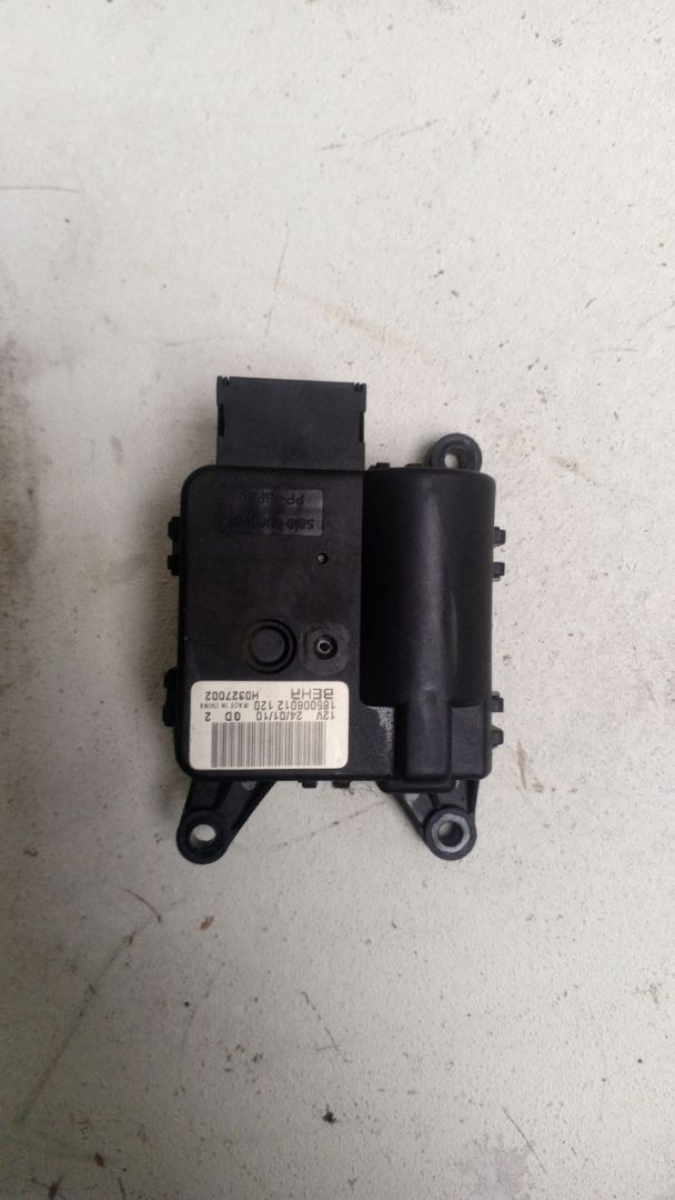 моторчик заслонки печки Volkswagen Touran 1 поколение (2003 - 2006), 1.8 л., бензин, АКПП, H0327002, 185008012120 - фото №1