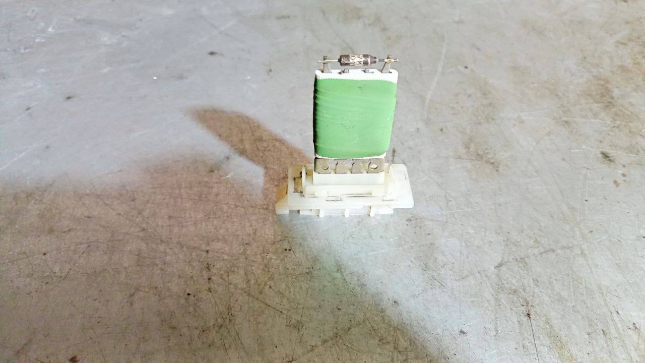 сопротивление печки Peugeot 207 1 поколение (2006 - 2009), 1.6 л., дизель - фото №1