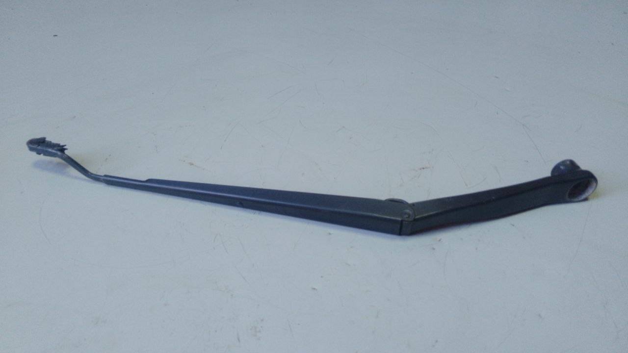 щеткодержатель (поводок стеклоочистителя, дворник) Chrysler Pacifica 1 поколение (2003 - 2008), 6663NWB - фото №1