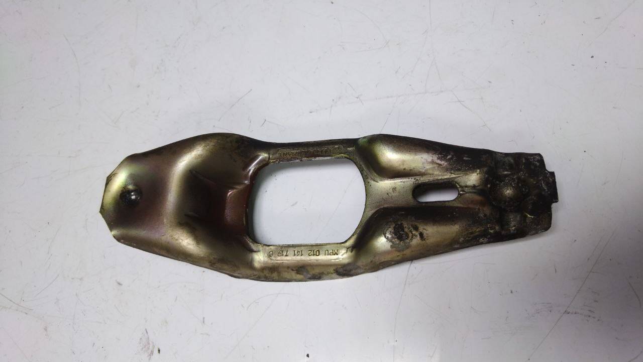 вилка сцепления Volkswagen Passat B5 1997, бензин, МКПП, 012141719B - фото №1