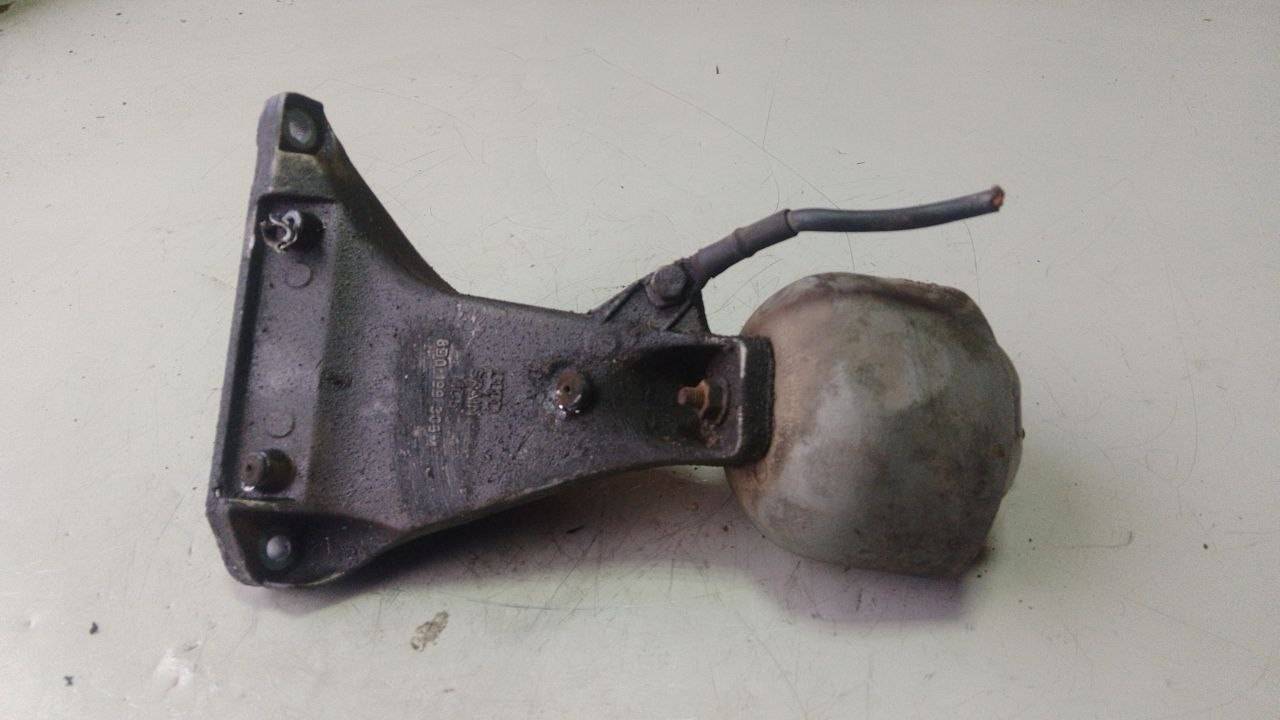 кронштейн двигателя Volkswagen Passat B5 (1996 - 2001), 1.6 л., бензин, 8D0199308M - фото №1