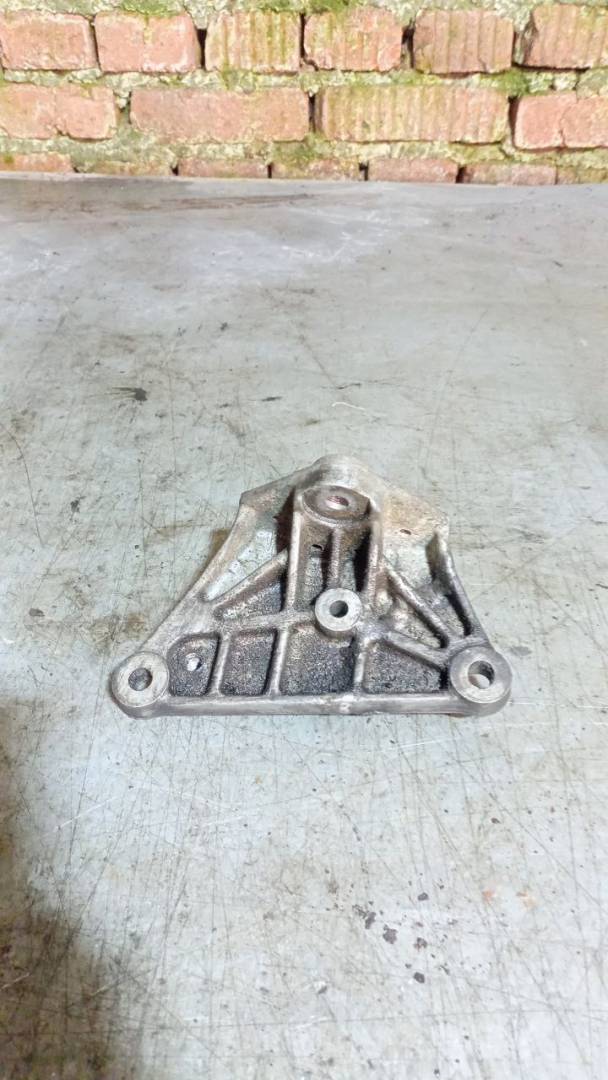 кронштейн двигателя Dodge Caravan 4 поколение (2000 - 2007), 3.8 л., бензин - фото №1