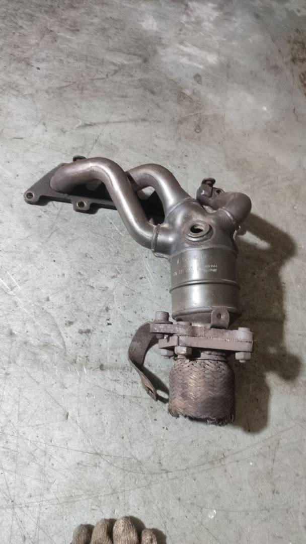 коллектор выпускной Volkswagen Golf 4 поколение 2000, 1.4 л., бензин, 552298510, 036178BAK - фото №1