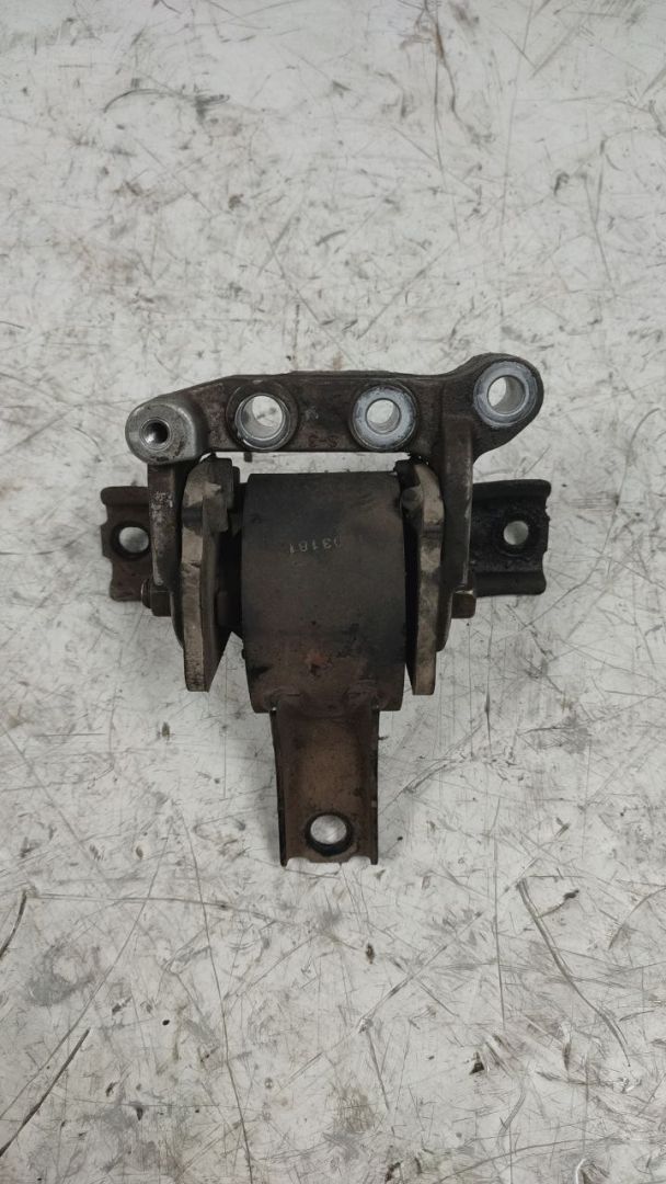 подушка крепления двигателя Mitsubishi Lancer 10 поколение 2010, 1.8 л., бензин, МКПП - фото №1