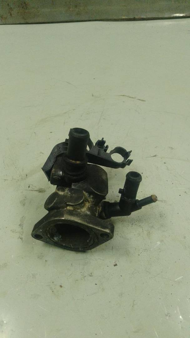 фланец (тройник) системы охлаждения Alfa Romeo 147 1 поколение (2000 - 2004), 1.9 л., дизель - фото №1