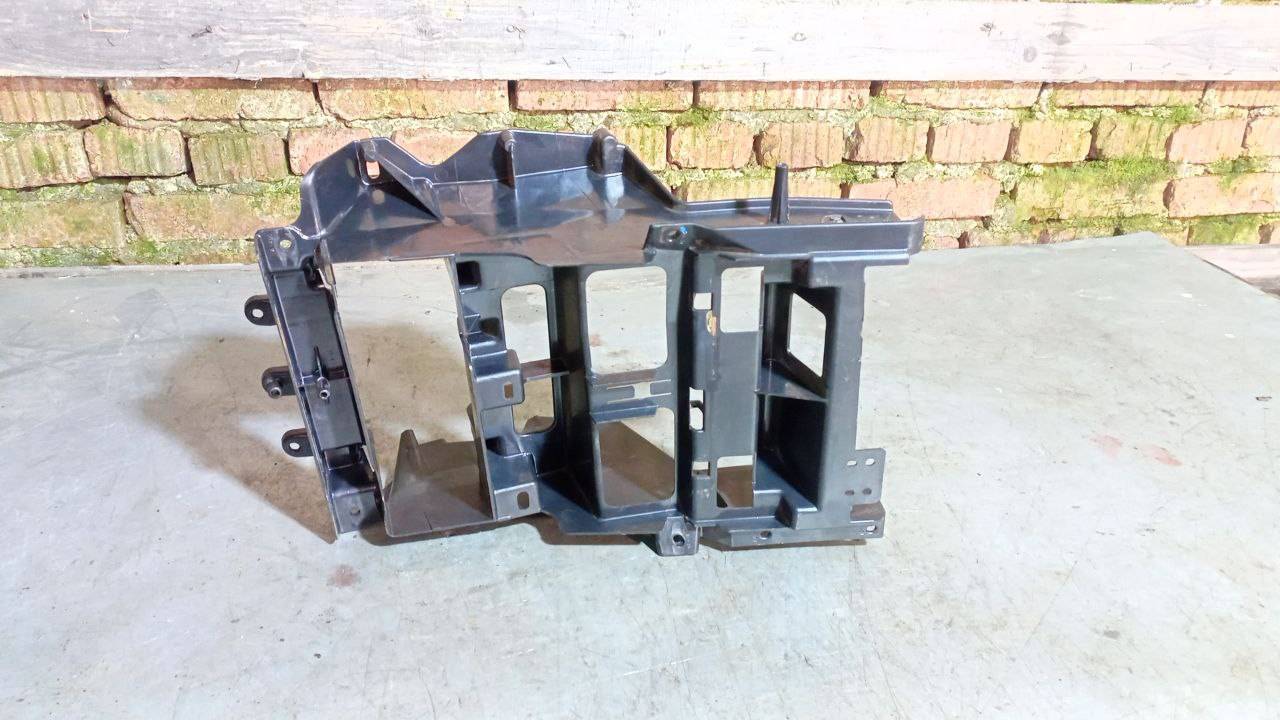 крепеж салона Chrysler Voyager 4 поколение (2001 - 2004), 4678849AA - фото №1