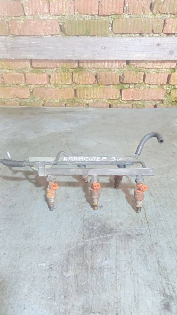 топливная рампа Dodge Caravan 3 поколение (1995 - 2000), 3.0 л., бензин - фото №1