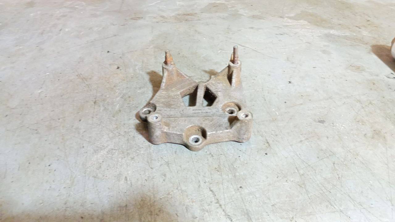 кронштейн компрессора кондиционера Dodge Caravan 3 поколение (1995 - 2000), 3.0 л., бензин, 528444 - фото №1