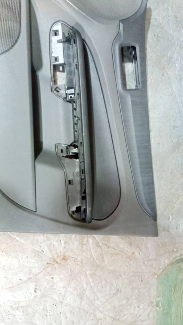 обшивка салона Ford Focus 2 поколение (2004 - 2008), хетчбэк 5 дв., 4M51A23942C, 4M51A23942CPIA01 - фото №1