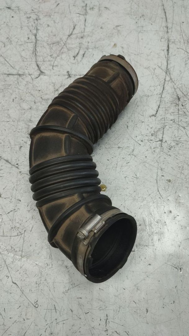 патрубок воздушного фильтра Chevrolet Cruze 1 поколение 2010, 1.8 л., бензин, МКПП, 13308302, 420720559 - фото №1