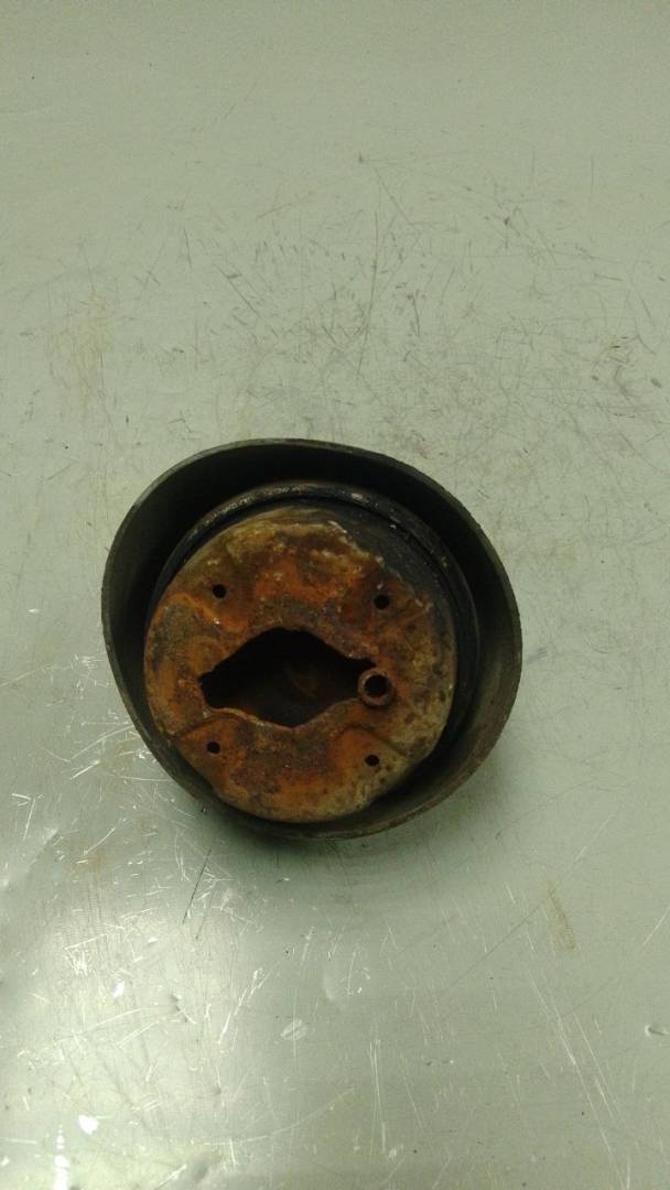 подушка крепления двигателя Volkswagen Passat B5 2001, 1.6 л., бензин, 8D0199382E - фото №1