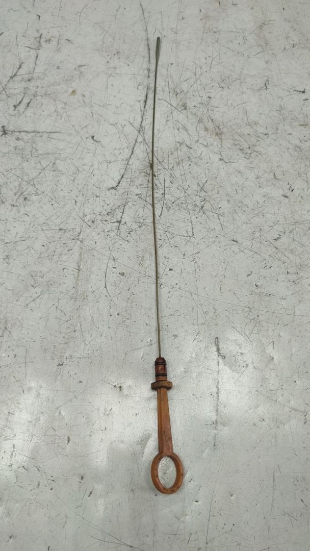 щуп двигателя Chevrolet Cruze 1 поколение 2010, 1.8 л., бензин, МКПП - фото №1