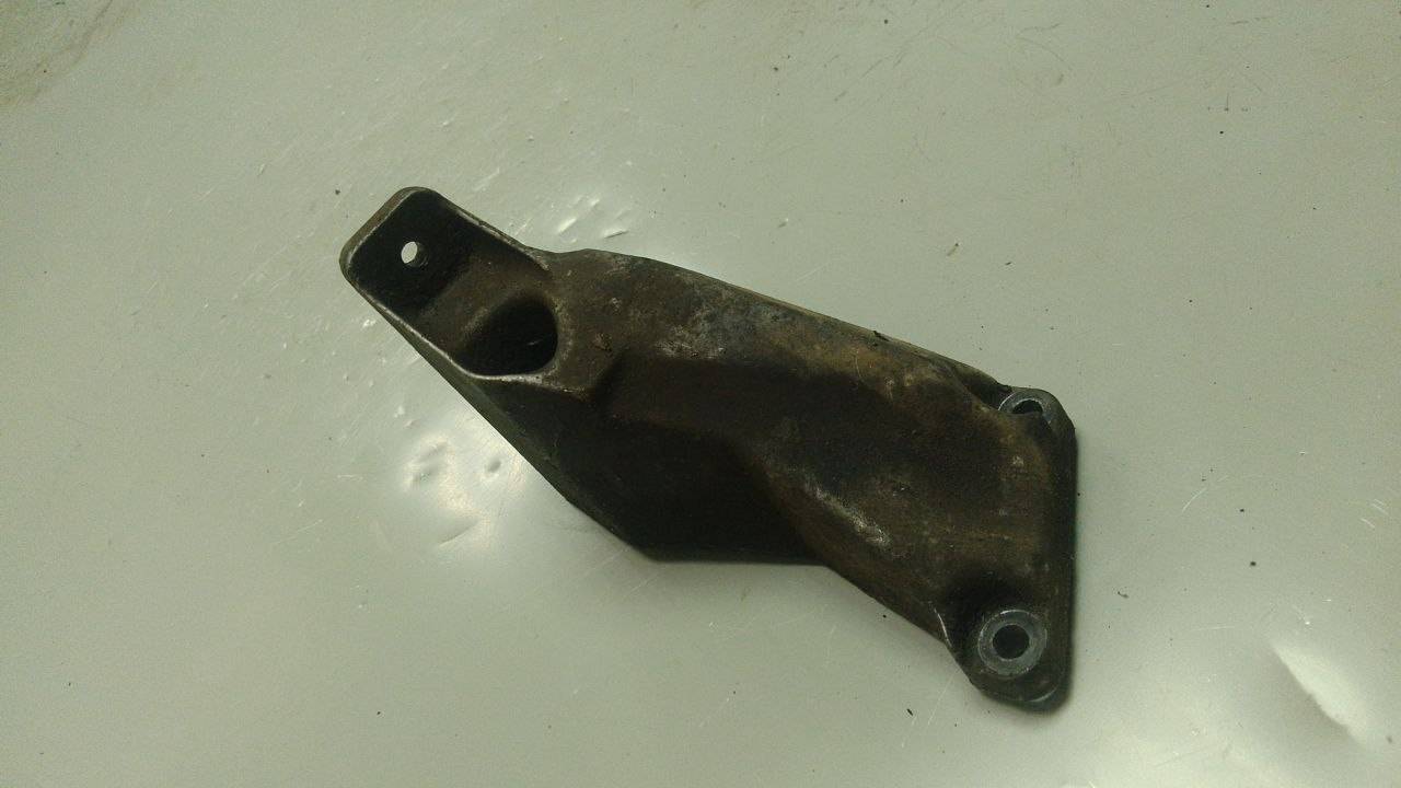 кронштейн двигателя Volkswagen Passat B5 (1996 - 2001), 1.6 л., бензин, 8D0199307P, 8DO199307P - фото №1