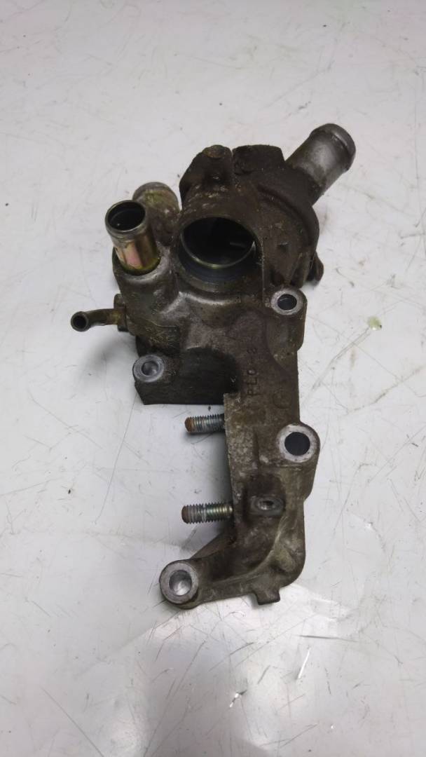 корпус термостата Honda Civic 7 поколение (2000 - 2003), 1.6 л., бензин, седан - фото №1