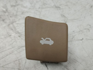 захватный крюк капота Cadillac CTS 1 поколение (2002 - 2007), 2.8 л., бензин, АКПП, задний привод, 5495992