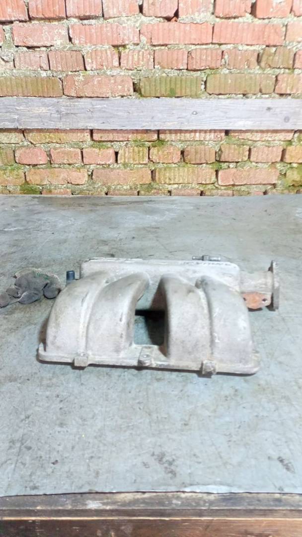 коллектор впускной Dodge Caravan 3 поколение (1995 - 2000), 2.4 л., бензин, 4694392 - фото №1