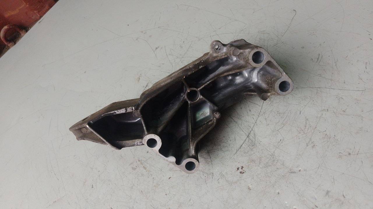 кронштейн двигателя Volkswagen Golf 4 поколение 2000, 1.4 л., бензин, 036199275E - фото №1