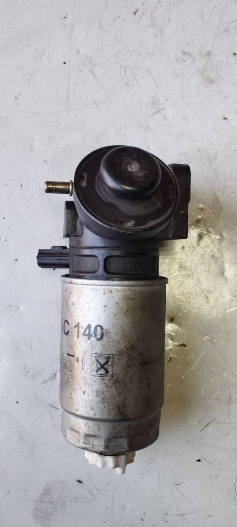 кронштейн топливного фильтра Dodge Caravan 4 поколение (2000 - 2007), 2.8 л., дизель, 04721225AB - фото №1