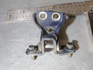 петля двери Mitsubishi Lancer 9 поколение (2003 - 2010), MR313665