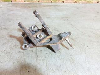 кронштейн двигателя Toyota Corolla Verso 1 поколение [рестайлинг] (2004 - 2007), 2.2 л., дизель, 123150R012