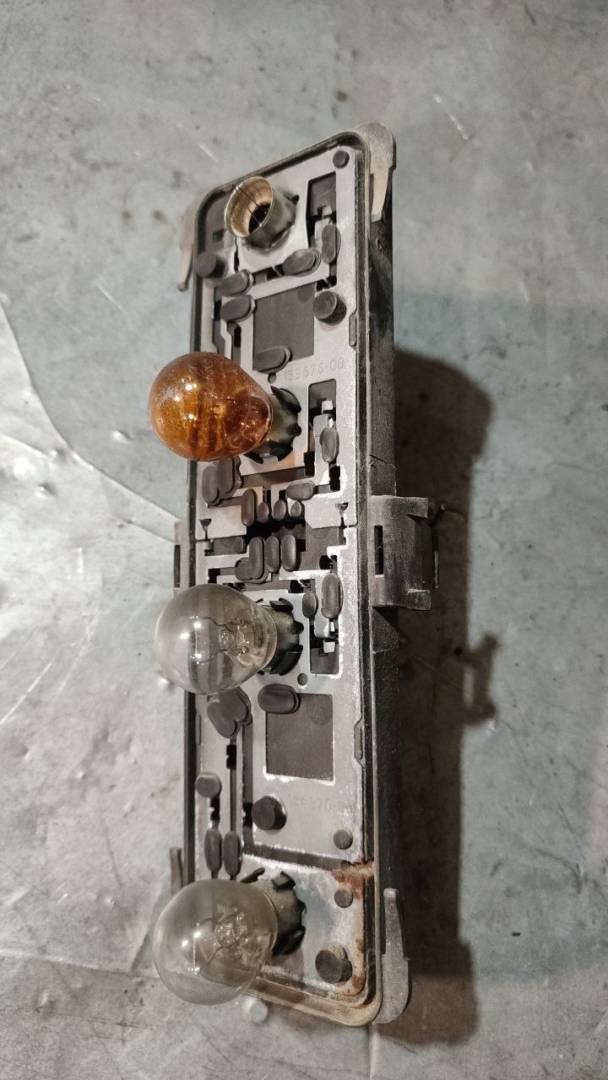 панель заднего фонаря Dodge Caravan 4 поколение (2000 - 2007) - фото №1