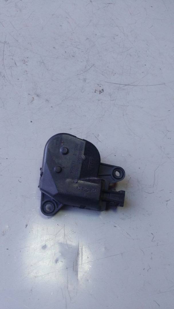 моторчик заслонки печки Dodge Caravan 4 поколение (2000 - 2007), 04885465AA - фото №1