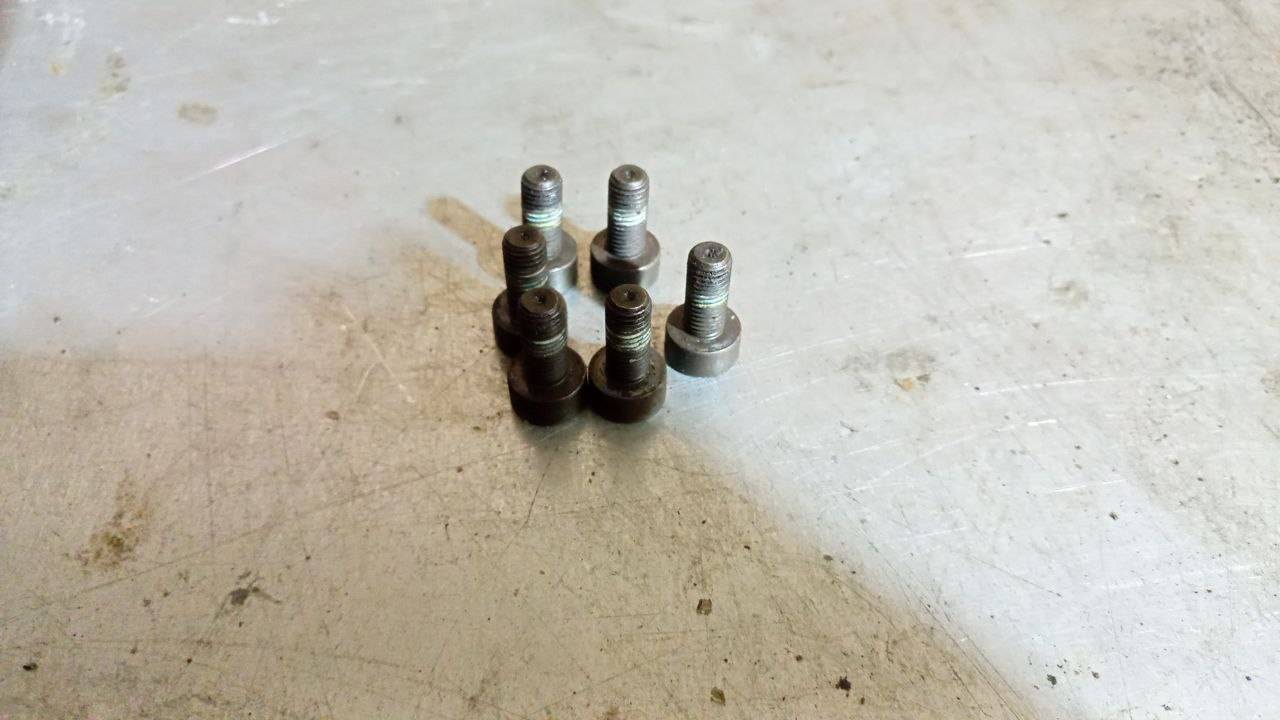 болт Peugeot 207 1 поколение (2006 - 2009), 1.6 л., дизель - фото №1