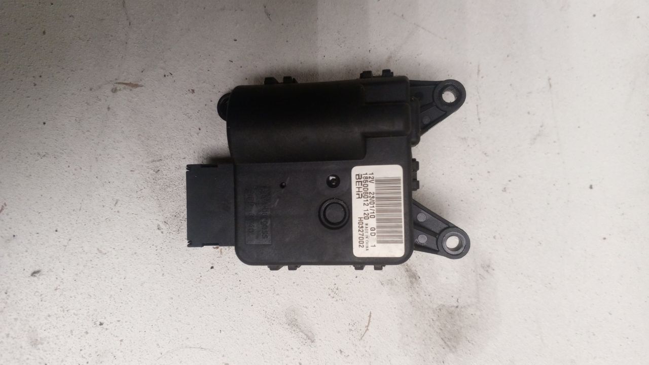 моторчик заслонки печки Volkswagen Touran 1 поколение (2003 - 2006), 1.8 л., бензин, АКПП, 185006012120, H0327002 - фото №1