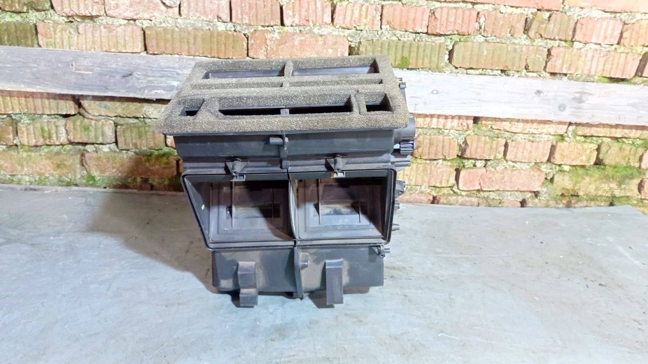 корпус отопителя (печки) Dodge Caravan 4 поколение (2000 - 2007), 3.8 л., бензин, 4885625AA - фото №1