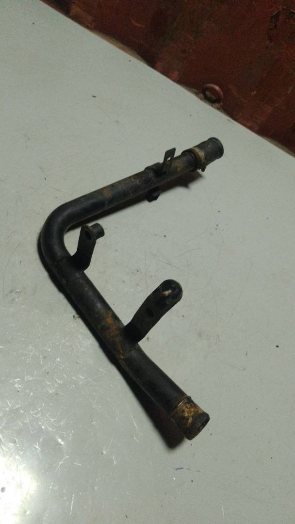 трубка охлаждающей жидкости Dodge Caravan 4 поколение (2000 - 2007), 2.8 л., дизель - фото №1