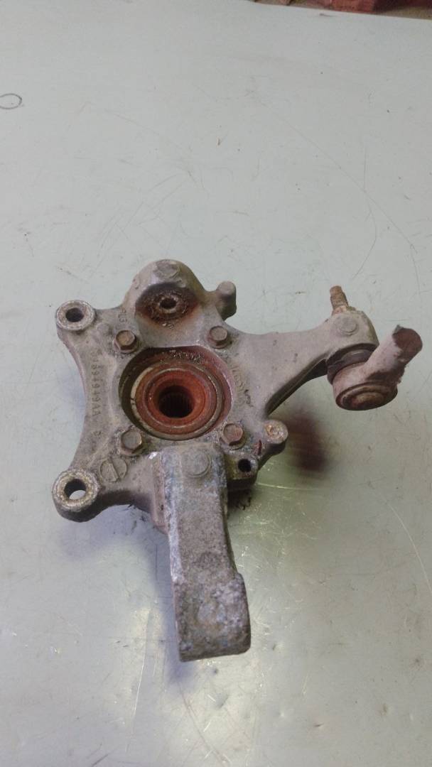 кулак поворотный левый Dodge Caravan 4 поколение (2000 - 2007), 04694949AA - фото №1