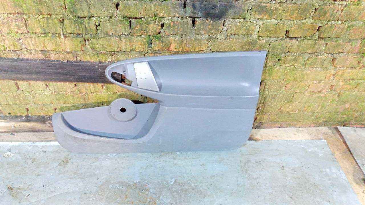 обшивка салона Toyota Aygo 1 поколение (2005 - 2008), 1.0 л., бензин, МКПП, хетчбэк 3 дв. - фото №1