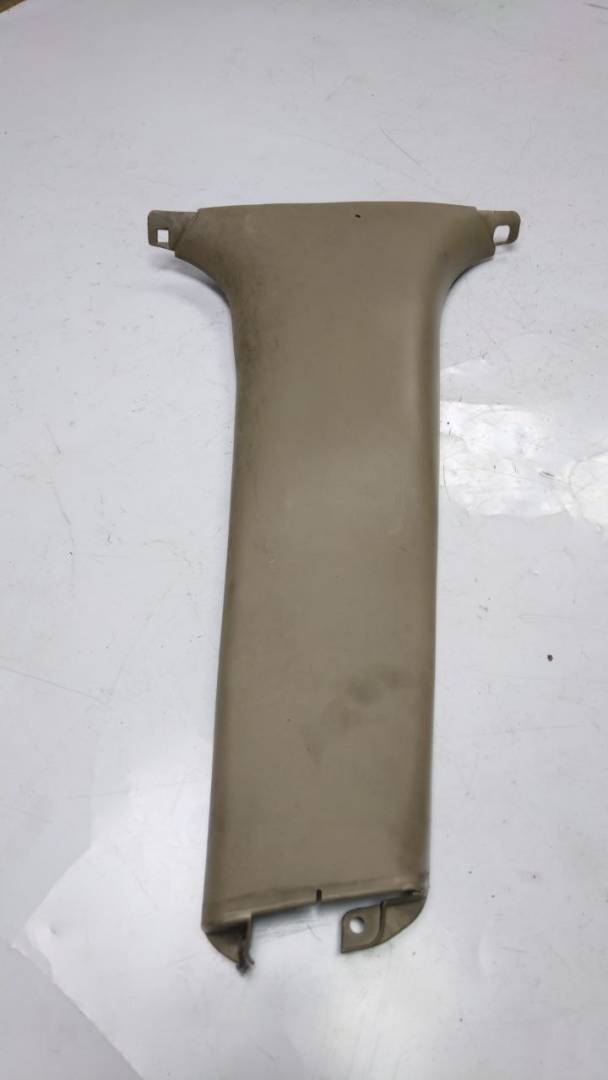 обшивка стойки центральной правой Ford Focus 1 поколение (1998 - 2001), 98ABA243W06APW - фото №1