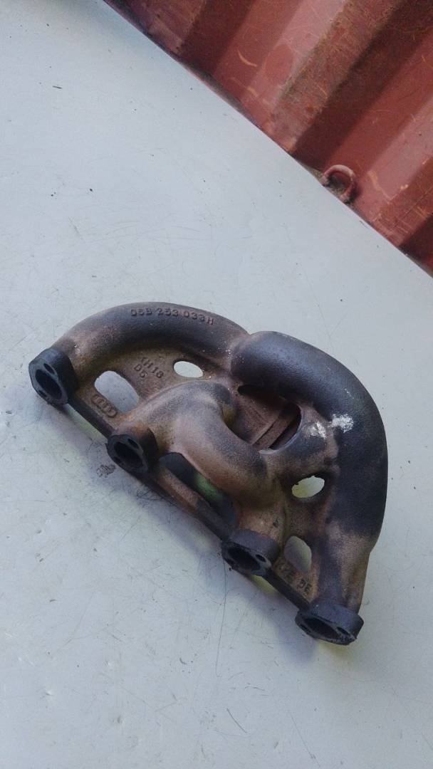 коллектор выпускной Volkswagen Passat B5 (1996 - 2001), 1.6 л., бензин, 068243033H - фото №1