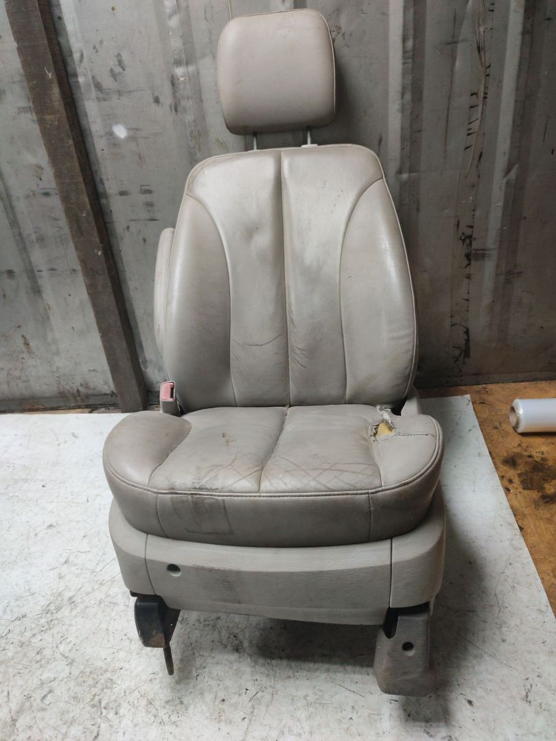 сиденье переднее Chrysler Pacifica 1 поколение 2005 - фото №1