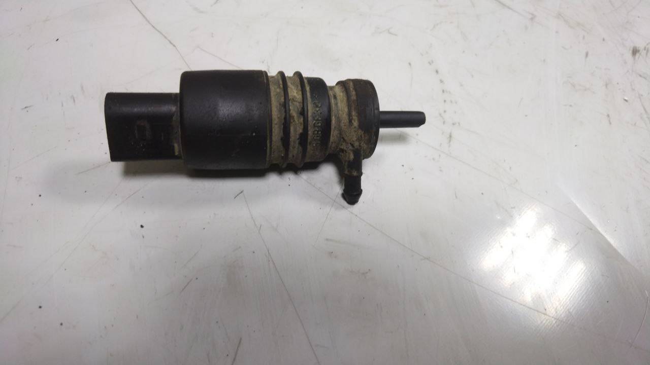 насос (моторчик) омывателя стекла Volkswagen Passat B6 2006, 1T0955651 - фото №1