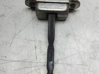 ограничитель открывания двери Toyota Yaris XP9 (2005 - 2009)